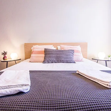 - Apartamento